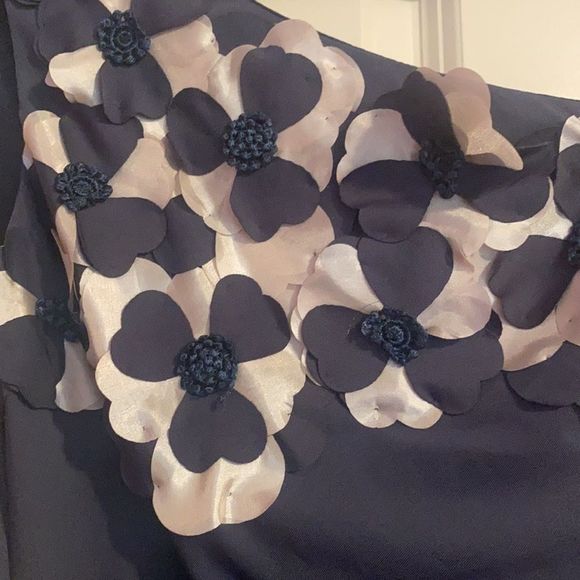 One shoulder dress with flowers - Picture 2 of 4